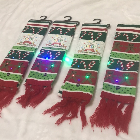 🆕 Adorable set of 4 children’s scarves with lights - Picture 9 of 13